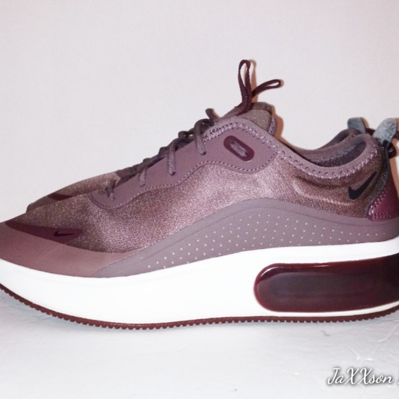 Nike Air Max Dia.     Size 9w - Picture 4 of 9